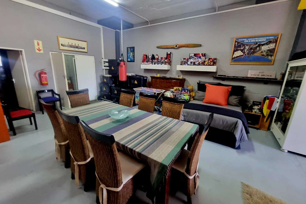 Spacious and Versatile Unit in a Prime Location - Photo 3