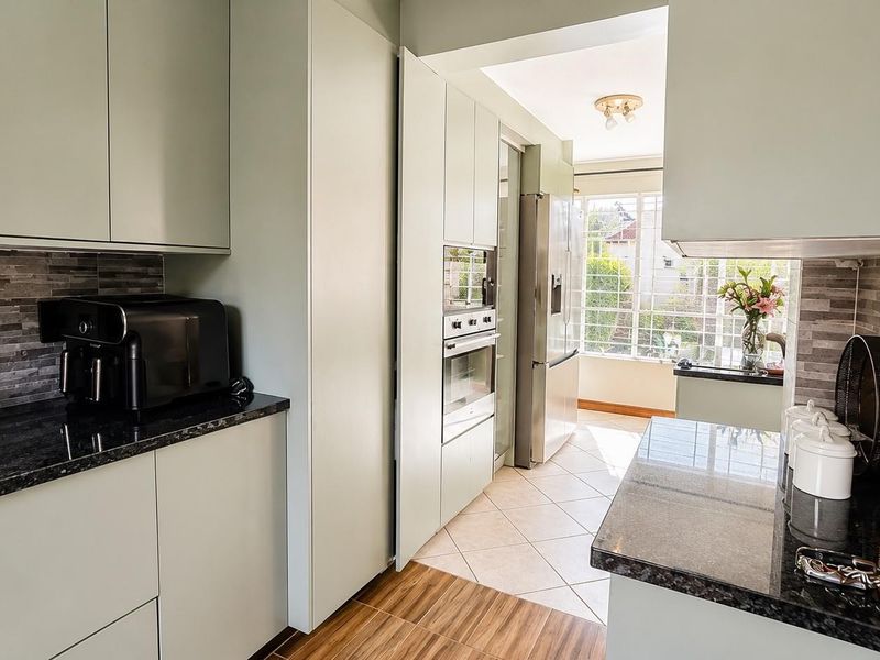 Townhouse For Sale in Glenvista, Johannesburg - Photo 5