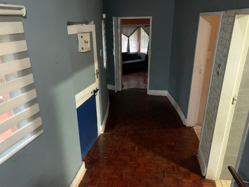 **Charming 2-Bedroom Garden Cottage for Sale on Riffle Range Road, Towerby/Rosettenville - Photo 9