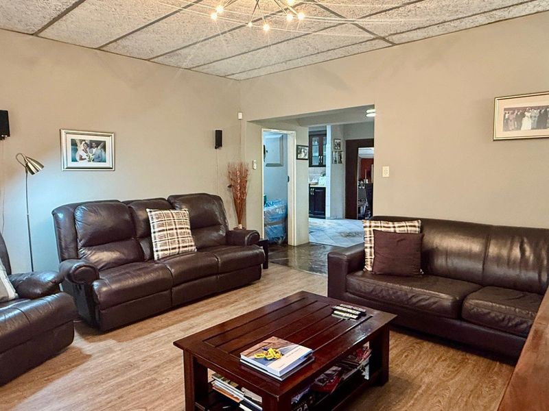 OLYMPIA - SOUGHT AFTER NEIGHBOURHOOD  - NS4 430 000 - SOLE MANDATE - Photo 9