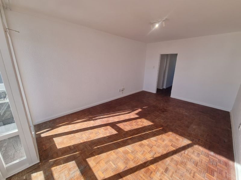 Unfurnished Renovated 1-bedroom Apartment To Rent in Sea Point - Photo 6