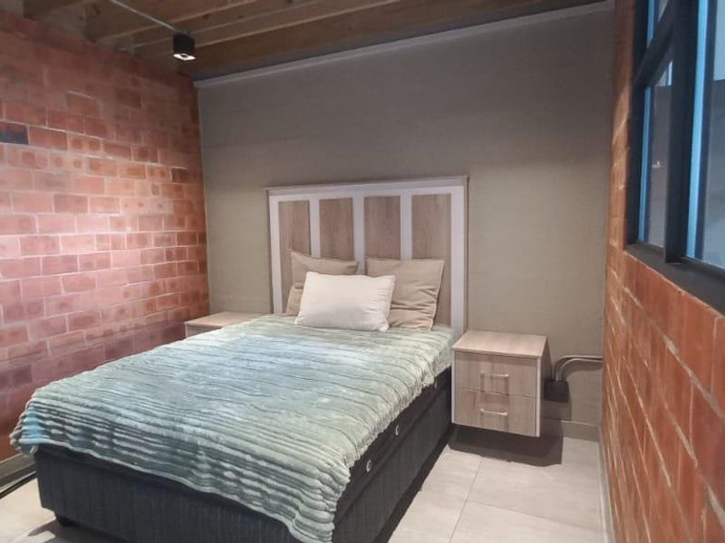 Spacious 2-Bedroom Apartment with Style - Photo 7