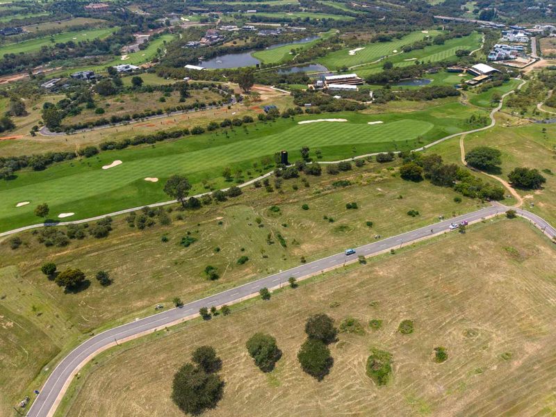 Elevated Luxury: Golf Course Stand with Panoramic Views of the Steyn City - Photo 3