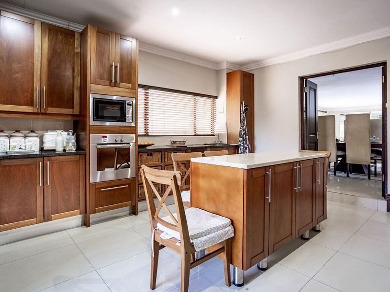 Stunning 4-Bedroom Family Home in Prime Security Estate Location - Photo 7