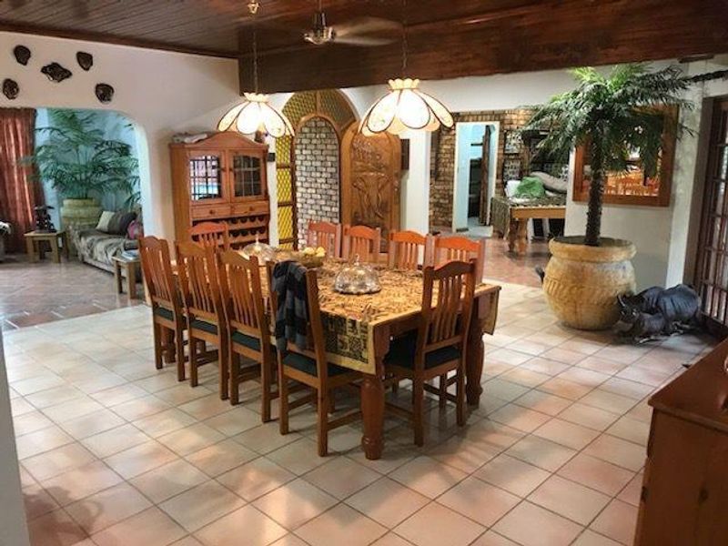 Entertainers dream home - Photo 9