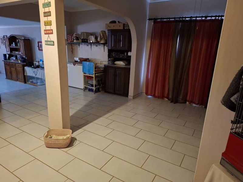 PERFECT FAMILY HOME WITH FLATLET FOR SALE IN KEETMANSHOOP - NAMIBIA - Photo 10