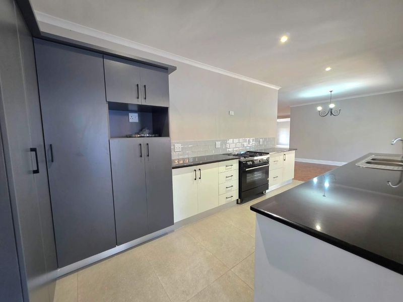 Fully Renovated, Modern Home in Exclusive Complex of only 3 Units, in the Heart of Kloof! - Photo 9