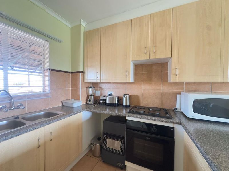 2 Bedroom Townhouse with a Balcony - Photo 4