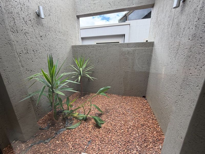 Stunning 4- bedroom Family Home For Sale - Photo 4