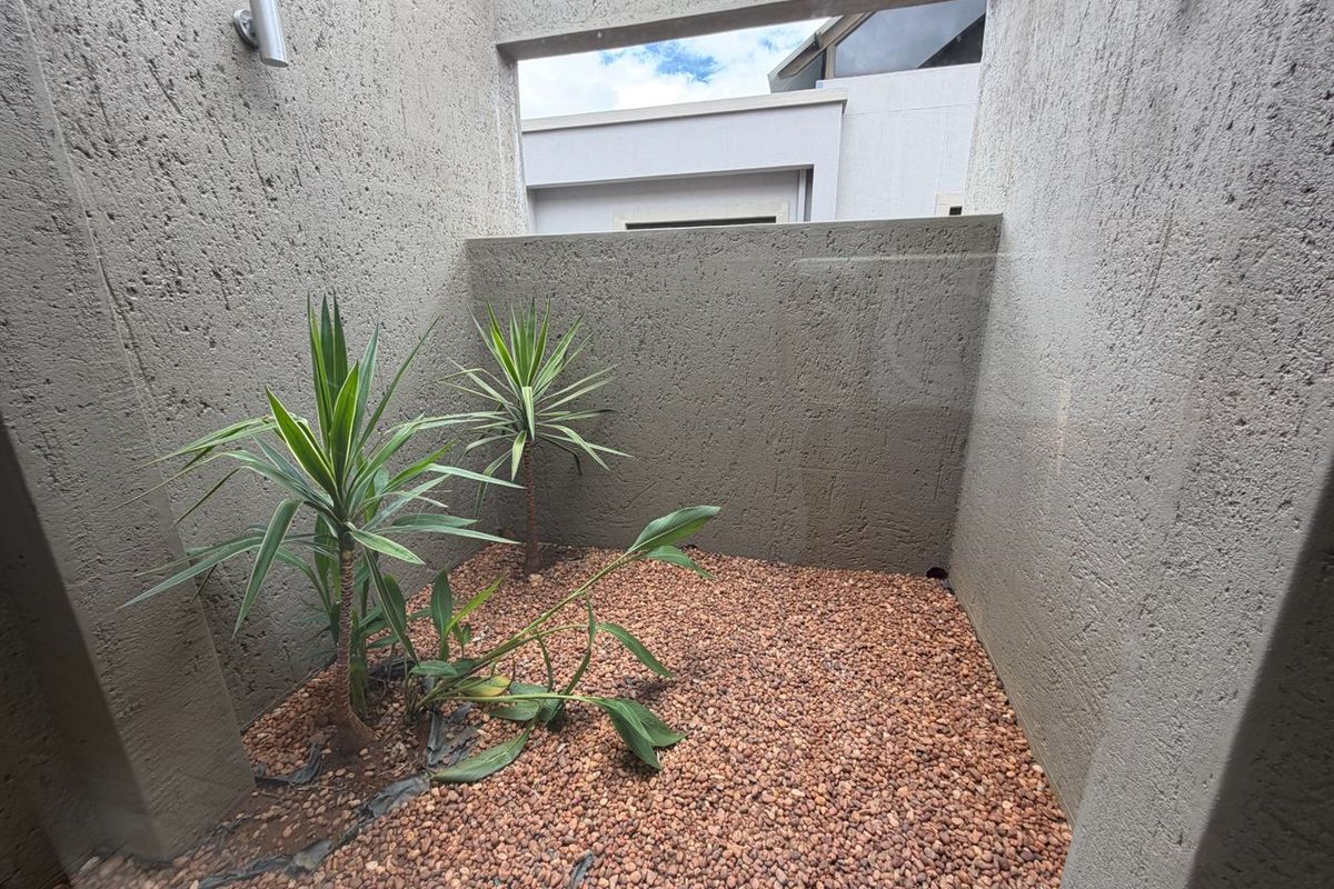 Stunning 4- bedroom Family Home For Sale - Photo 4