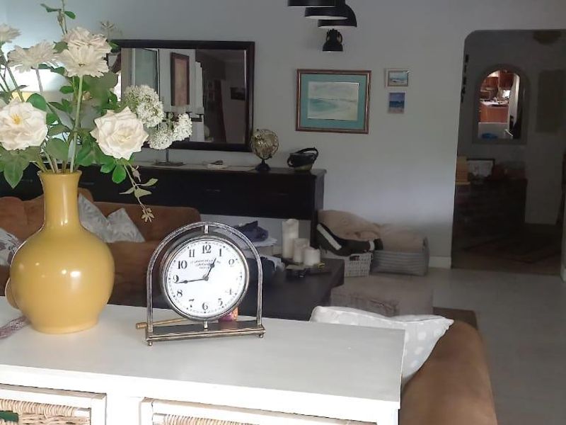 Stunning 4-Bedroom Family Home with Exceptional Entertainment Facilities - Photo 6