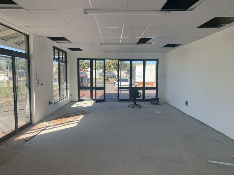 Prime Retail Space: Boost Your Business in a Bustling Center - Photo 7