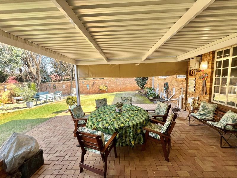 Discover Luxury in a Secure enclose area in Sunward Park 4-Bedroom Family Retreat.!" - Photo 2