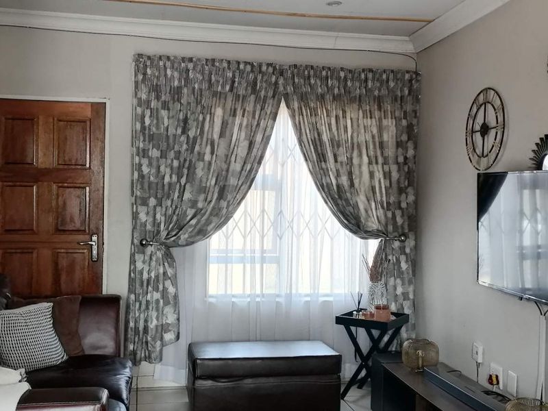 3 Bedrooms house to rent in Kwa-Thema ext 2 - Photo 4