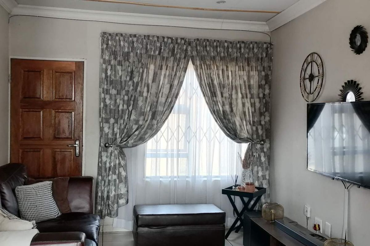 3 Bedrooms house to rent in Kwa-Thema ext 2 - Photo 4