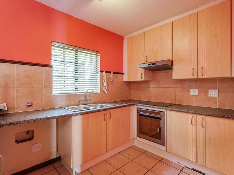 Ground Floor 2-Bedroom Apartment with Garden & Garage – For Rent in Equestria Estate - Photo 9