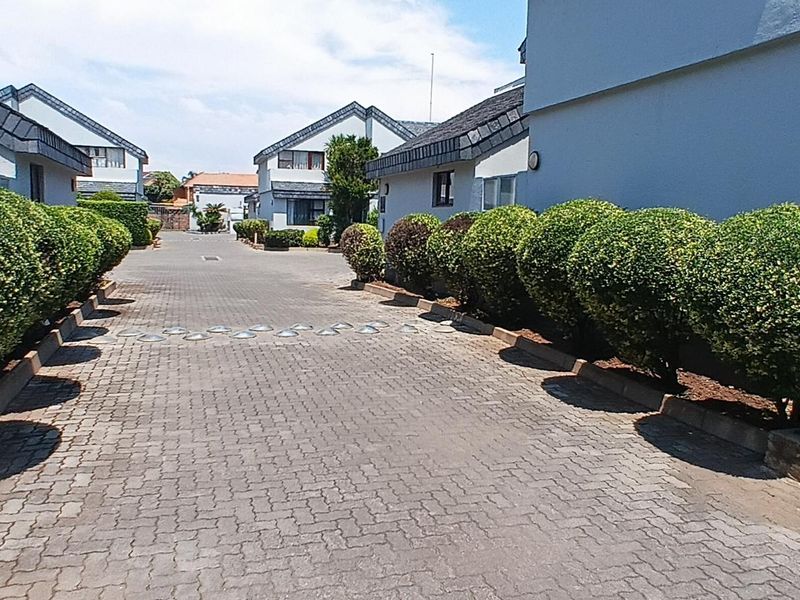 Lock-Up-and-Go Living: Ideal for Investors & First-Time Buyers! - Photo 5