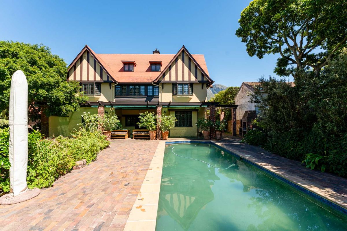 Character, Charm & Endless Potential in Prime Rondebosch - Photo 2