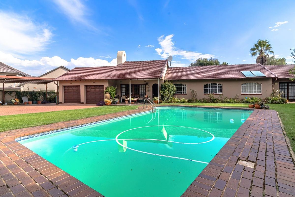 Charming Family Home with Income Generating Opportunities - Photo 3