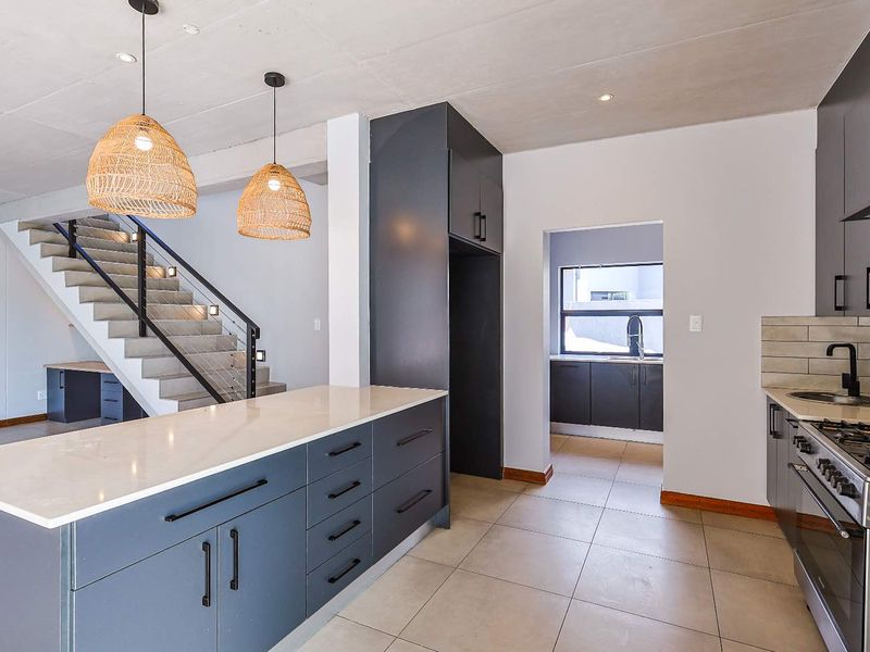 Luxury Living in the Heart of Six Fountains Estate - Photo 2