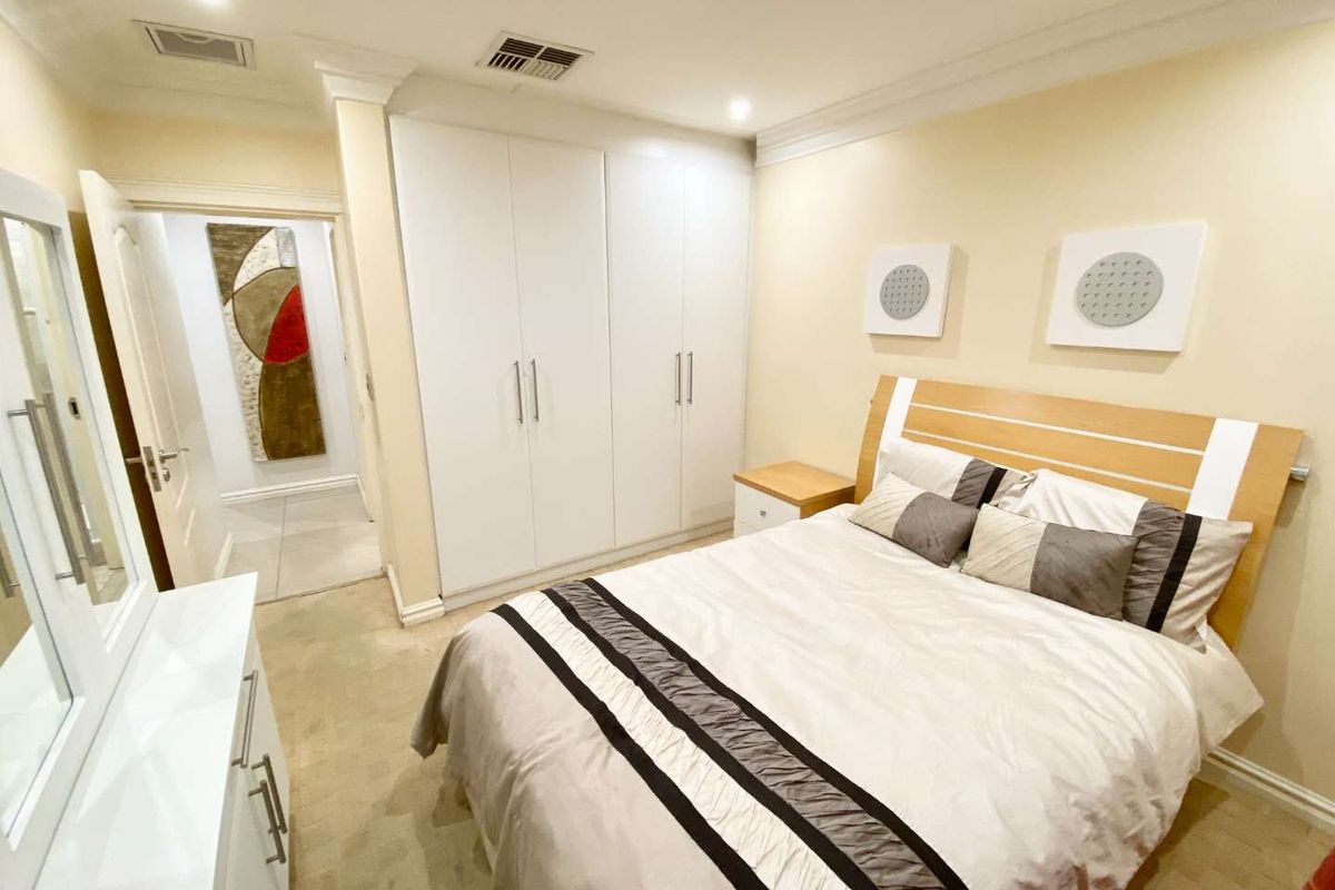 Fully furnished apartment with lovely sea views - 24hr security, pool and gym - Photo 5