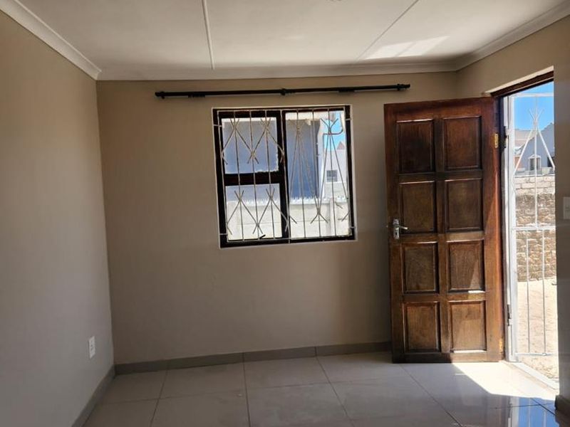 Charming Three-Bedroom Home for Rent in Ilitha Park, Khayelitsha - Photo 9