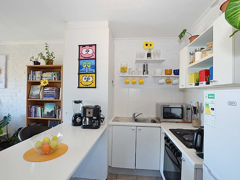Neat Two Bedroom Apartment - Photo 5
