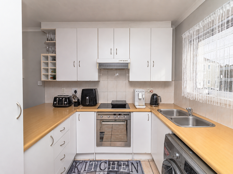 A Well-Loved Home Ready for a New Chapter - Photo 2