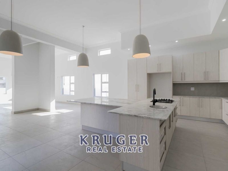 Brand-New Home with Distant Sea Views - Photo 8