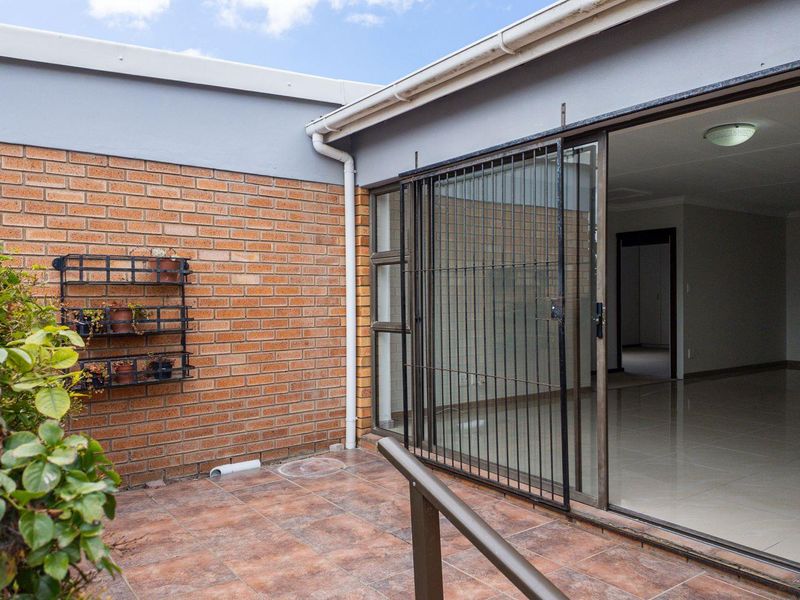 Townhouse Pride - Photo 6