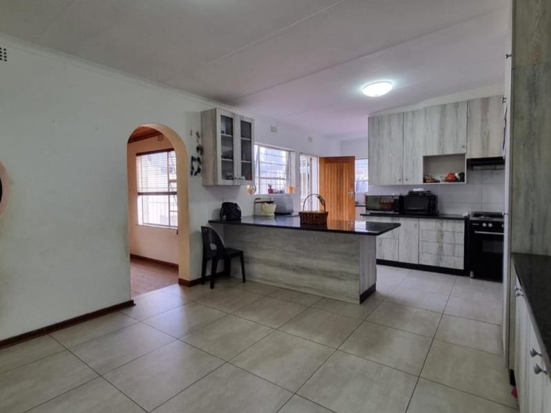 3 Bedroom House for Sale in Brackenhurst - Photo 5