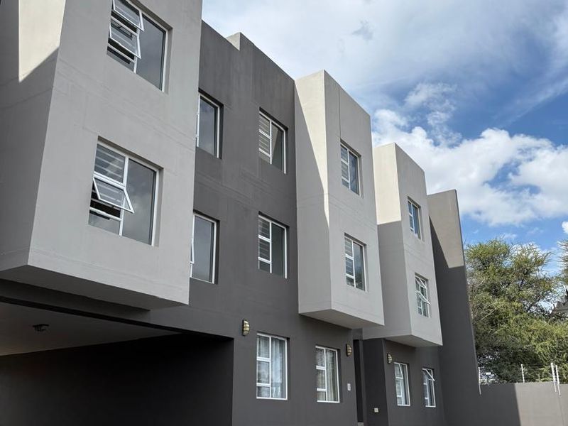 Modern two bedroom unit with one full batroom & braai - Photo 4