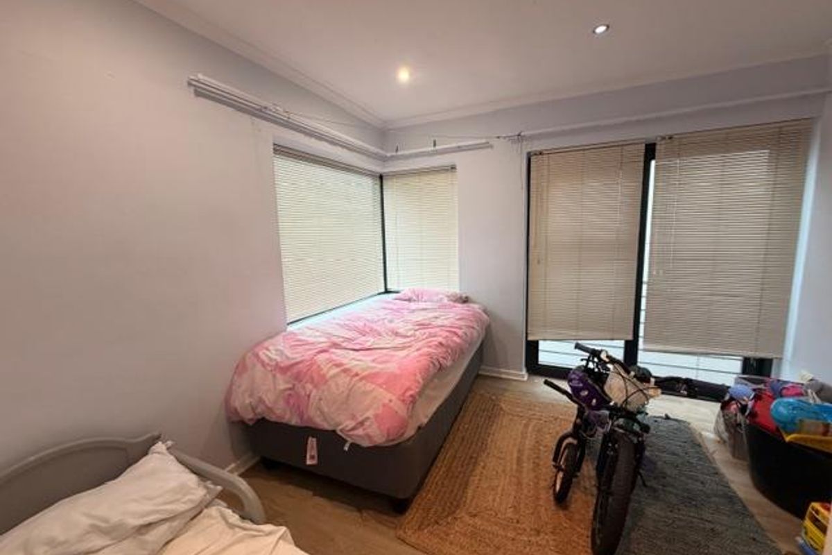 2 Beds, 2 bathrooms UNFURNISHED apartment with 2 parking bays, juliette balcony - Photo 5