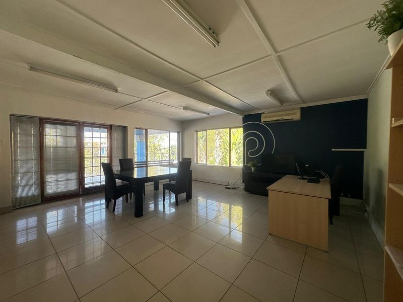 🏡 Spacious Double-Storey Commercial Property for Sale - Photo 8