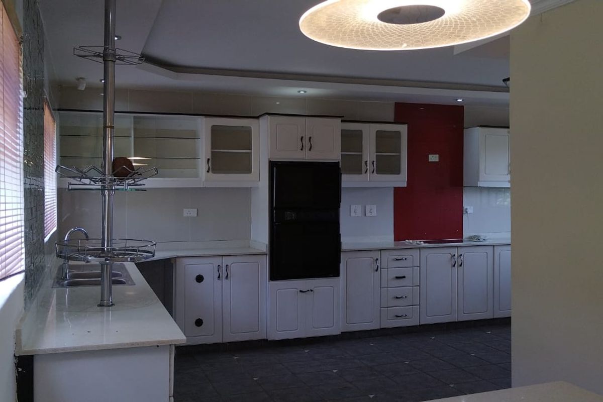 Newly Painted 4 Bedroom, 4 Bathroom House for Rent. - Photo 2