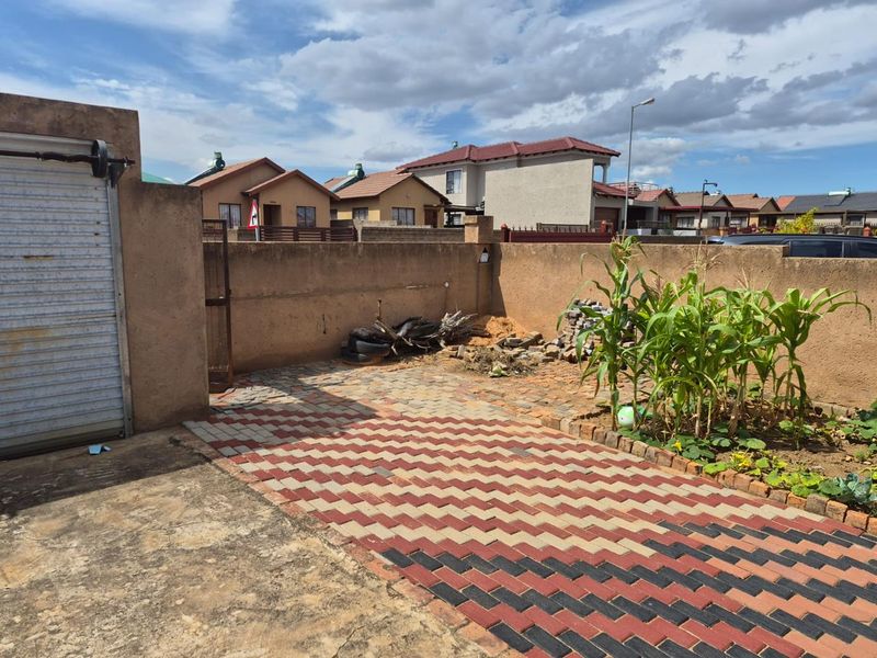 2 bedrooms house for sale in Soshanguve VV - Photo 6