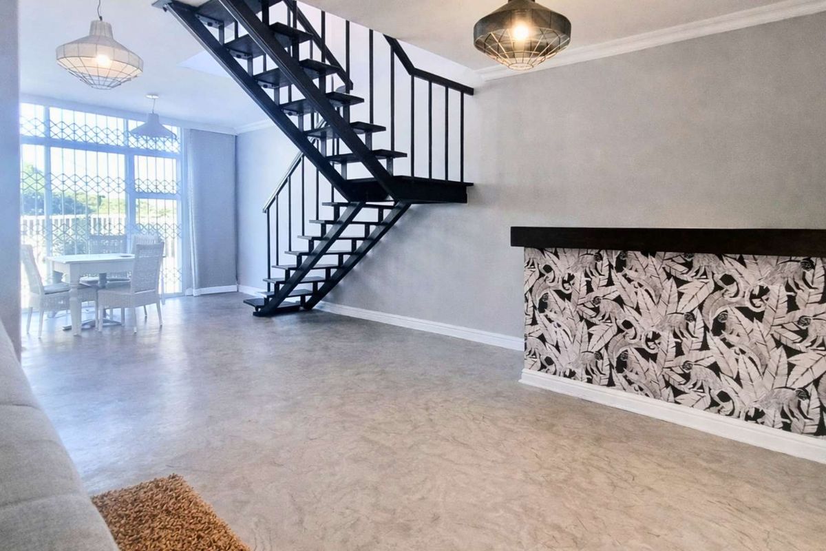 3 Bedroom Townhouse to Rent in La Lucia - Photo 2