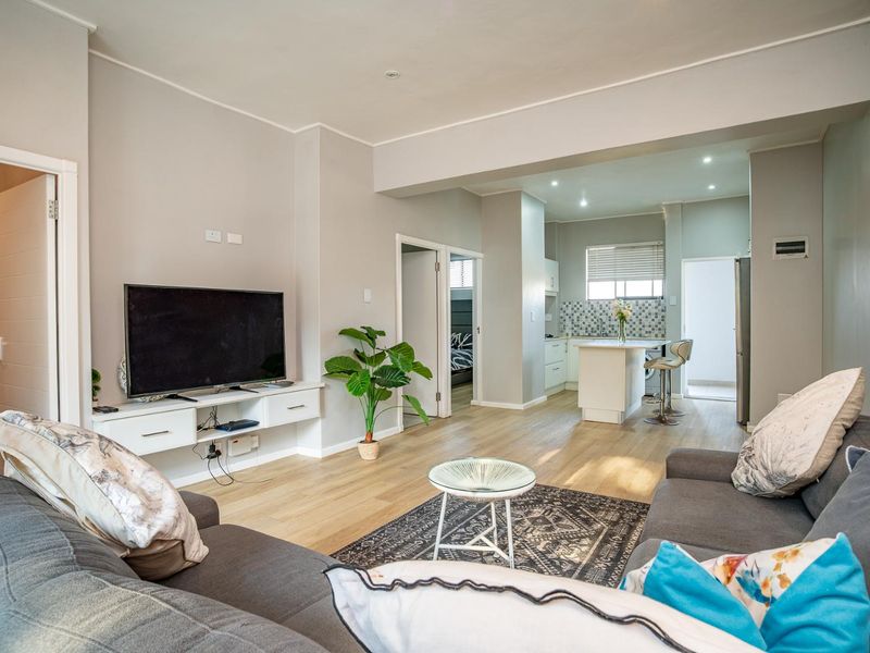 Hillcrest Central Living: Modern Apartment with Pool & Security - Photo 7