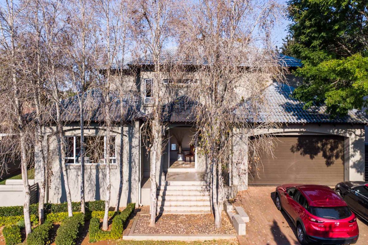 Elegant Family Living with Sophisticated Entertaining in Mooikloof Gardens Estate - Photo 2
