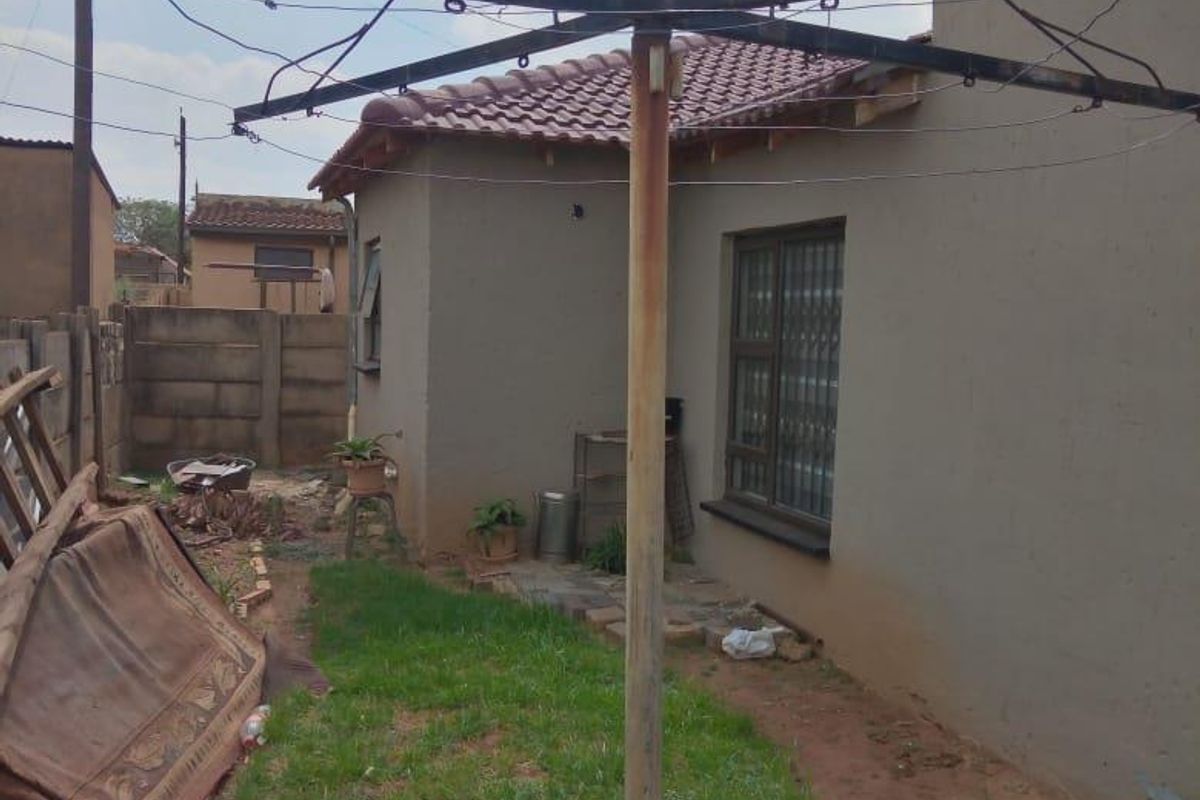 Family Home Vosloorus - R 920 000 - Photo 2