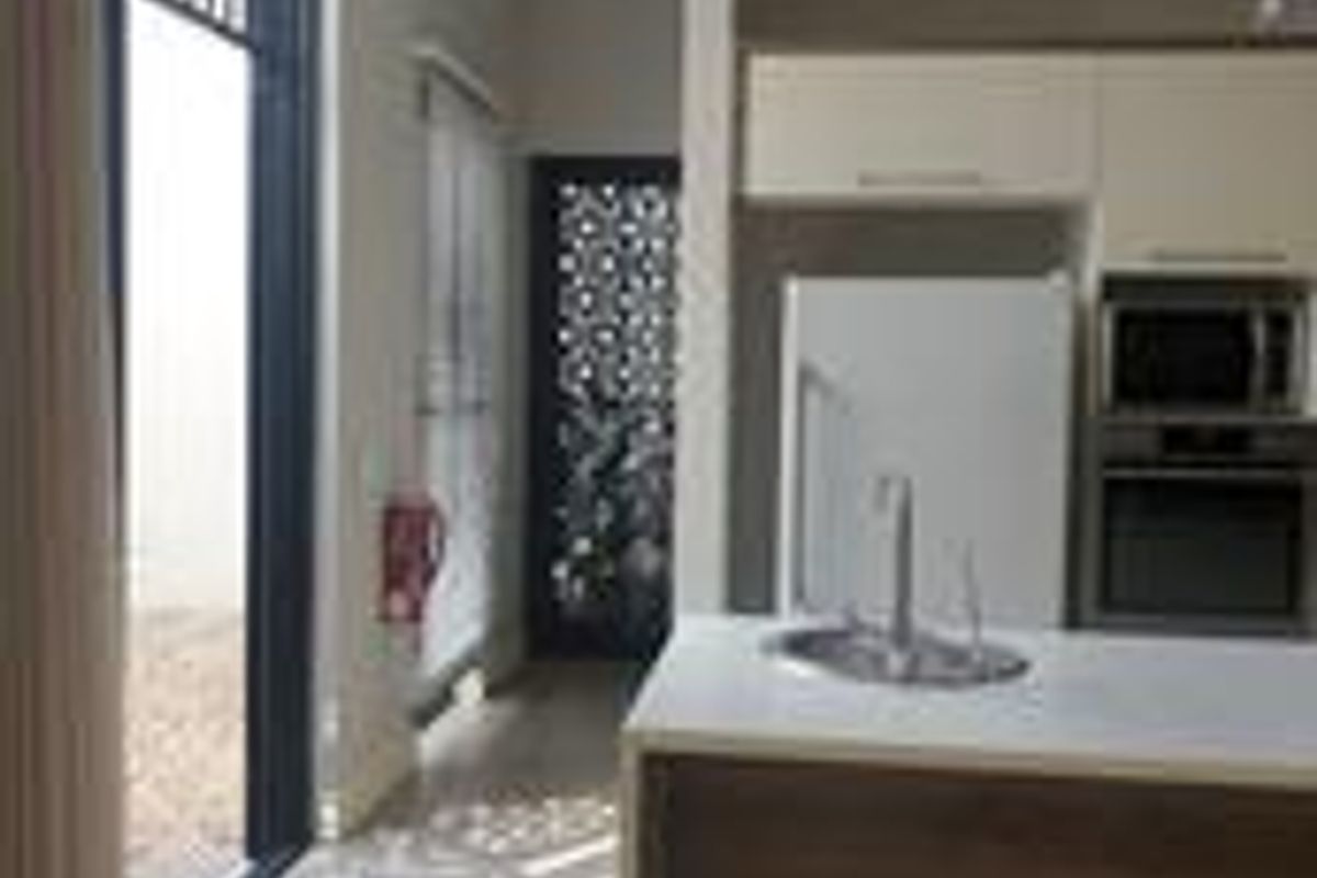 Upmarket Town House - Very Secure/ Gated Estate - Photo 5