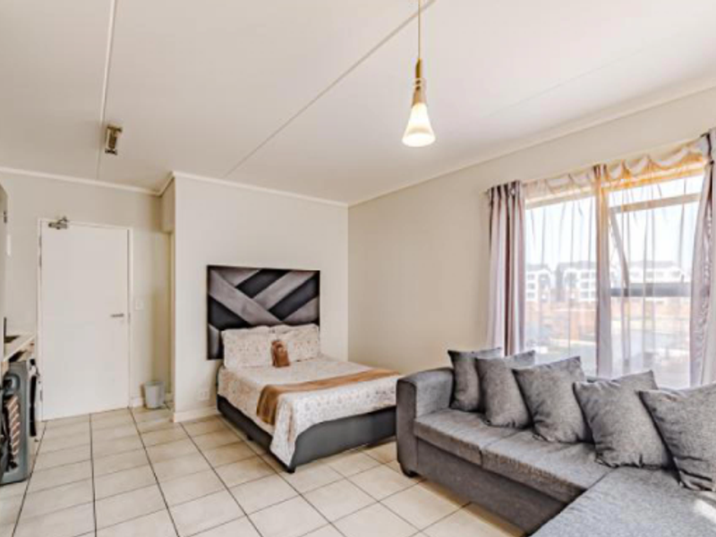 "Stylish 1-Bed in GreenCreek: 5 Mins to The Grove!" - Photo 7