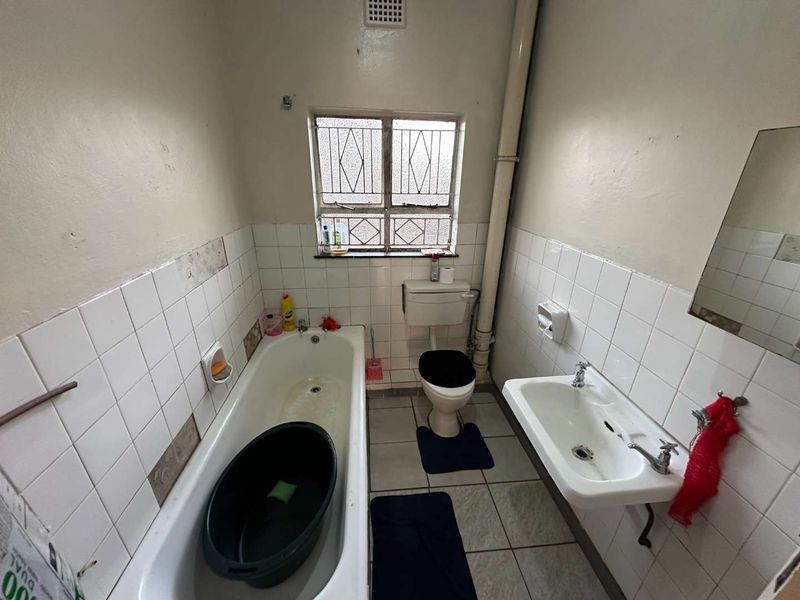 COZY GROUND FLOOR APARTMENT IN SECURE COMPLEX - Photo 9