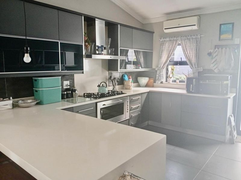 Fully furnished house in Kayalami - Photo 6