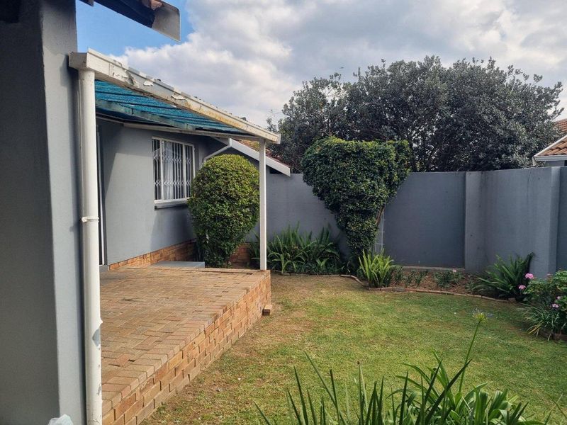 Lovely Townhouse for Sale in Sonneglans Randburg - Photo 6