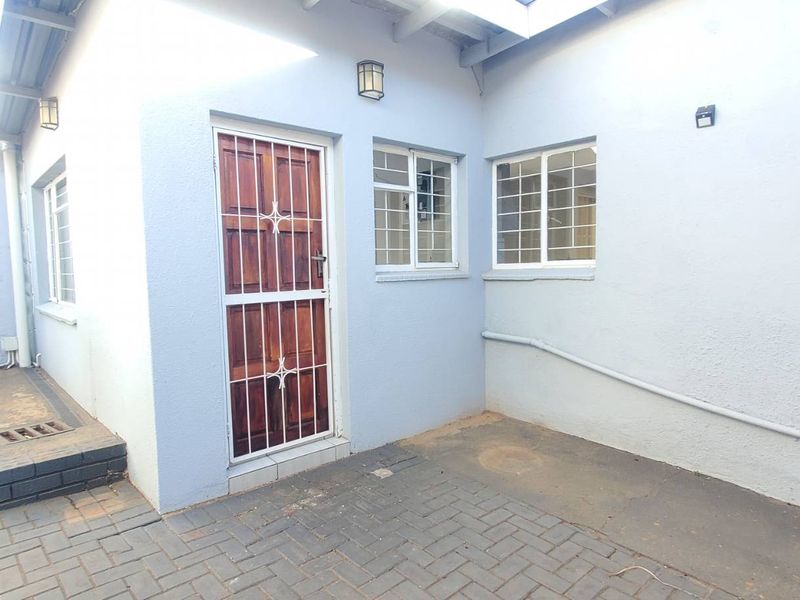 Move-In ready Gem in a quiet, sought-after area  To Let - Photo 6