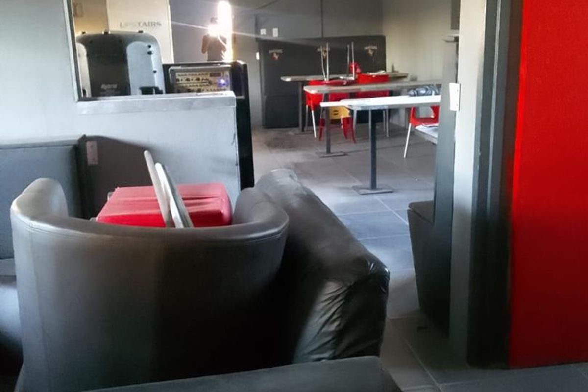 Investment Opportunity – Fully Equipped Tavern for Sale in Mfuleni | R1,350,000 - Photo 5