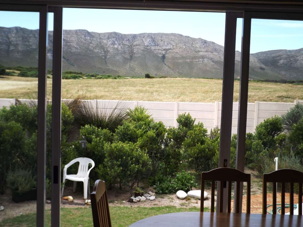 Almost the same as the previous photo.