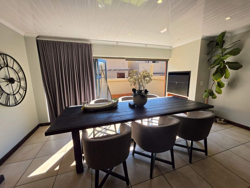 North-Facing | Full Solar | Immaculate Lock-Up-and-Go in Ebotse Golf Estate - Photo 5