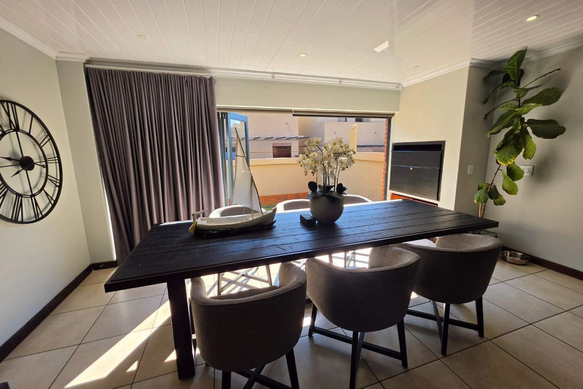 North-Facing | Full Solar | Immaculate Lock-Up-and-Go in Ebotse Golf Estate - Photo 5